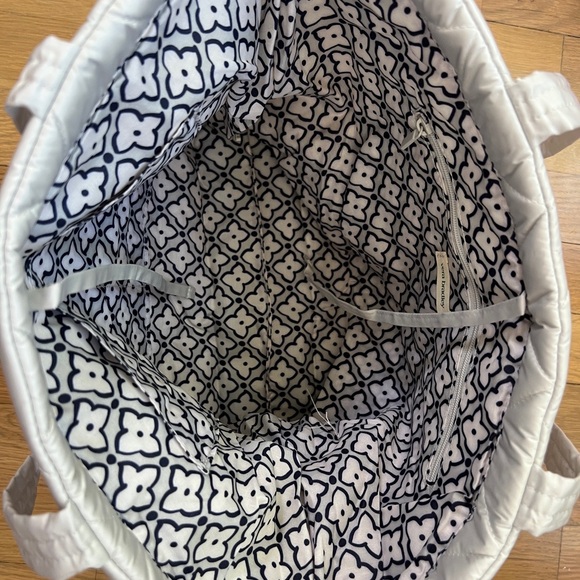 NWT Vera Bradley East West Tote - Picture 4 of 8